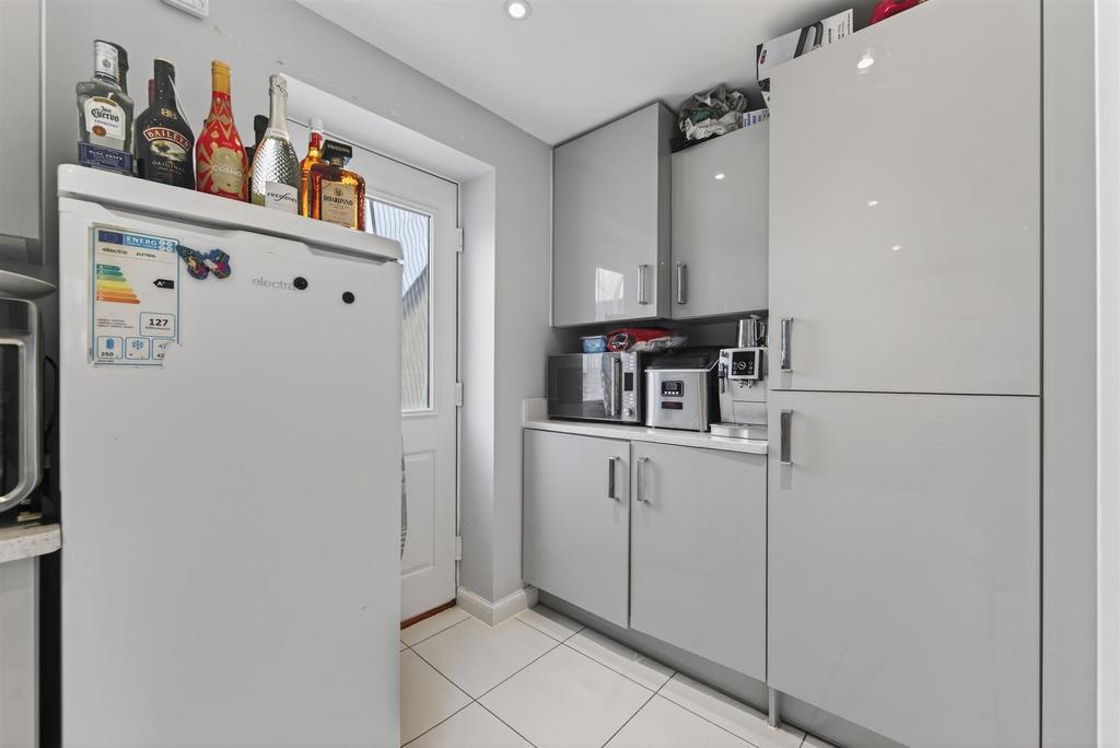 31 Friesland Ave Web17.jpg
