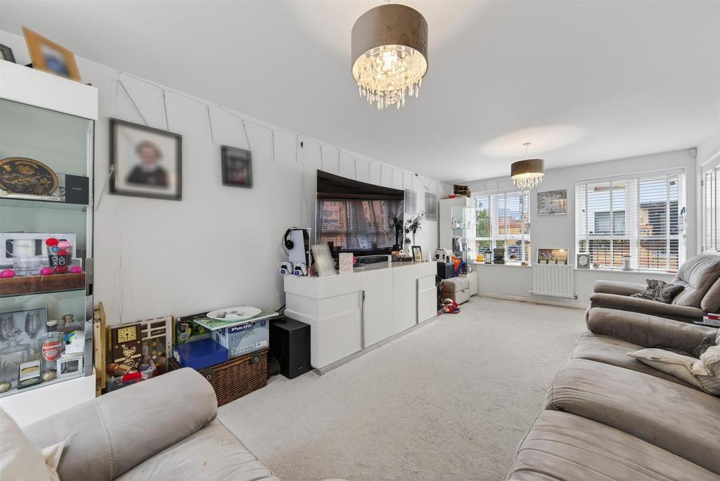 31 Friesland Ave Web12.jpg