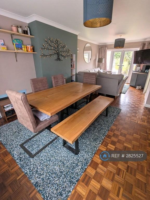 Lounge/Dining