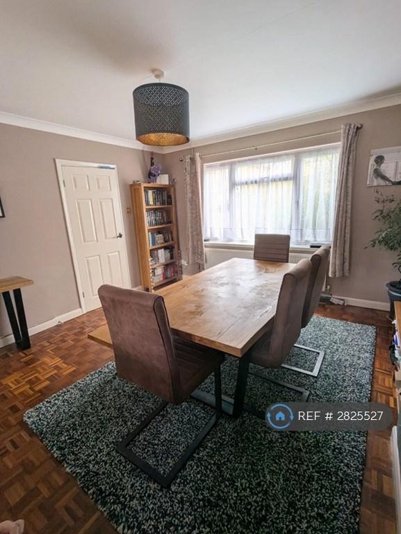 Lounge/Dining