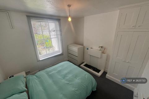 1 bedroom flat to rent, Battersea Bridge Road, London, SW11