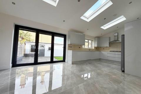 4 bedroom house to rent, Woodberry Gardens, London