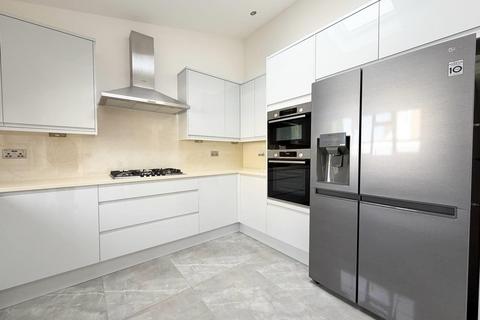 4 bedroom house to rent, Woodberry Gardens, London