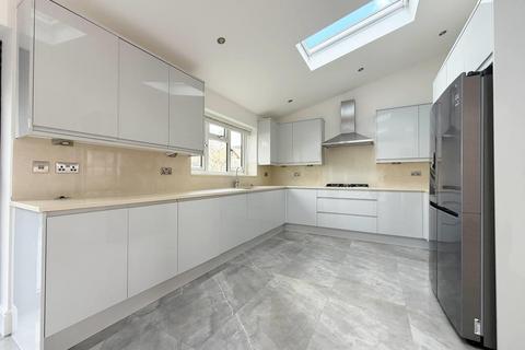 4 bedroom house to rent, Woodberry Gardens, London