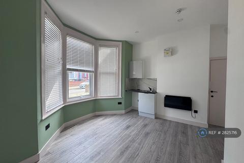 1 bedroom in a house share to rent, Mount Pleasant Road, London, N17