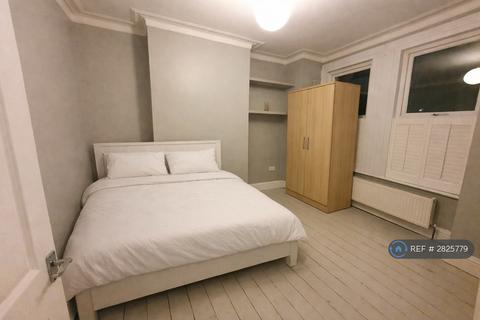 1 bedroom in a house share to rent, Ashvale Road, London, SW17