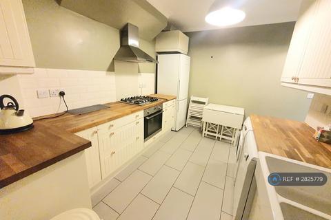 1 bedroom in a house share to rent, Ashvale Road, London, SW17