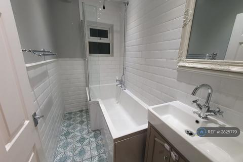 1 bedroom in a house share to rent, Ashvale Road, London, SW17