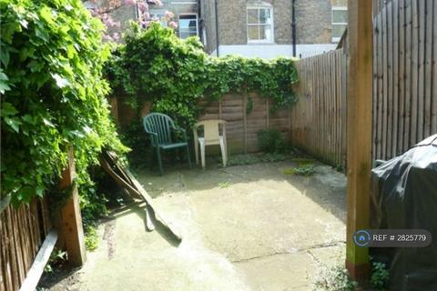 1 bedroom in a house share to rent, Ashvale Road, London, SW17