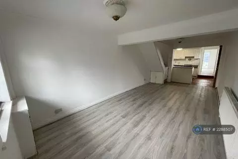 2 bedroom end of terrace house to rent – pohled 2