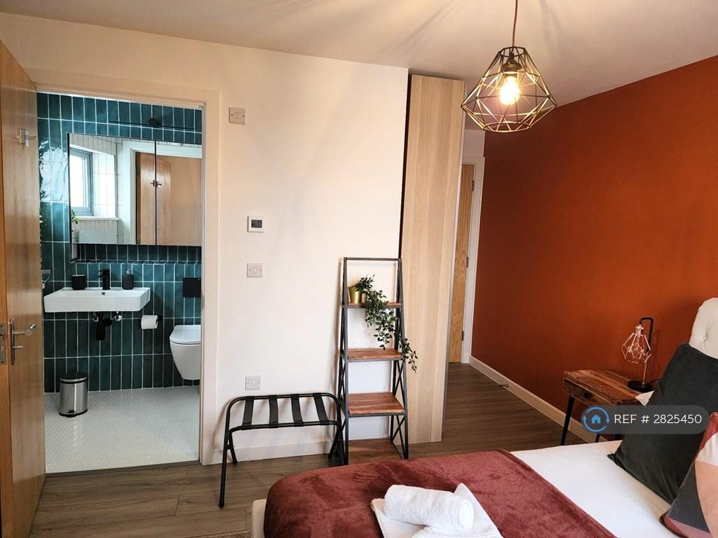 Bedroom - Ensuite Bathroom