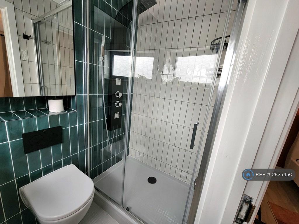 Ensuite Bathroom - Shower