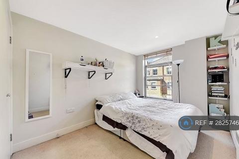 2 bedroom flat to rent, Winders Road, London, SW11