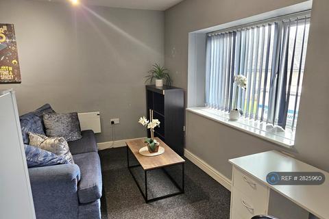 1 bedroom flat to rent, Bath Court, Bolton, BL2