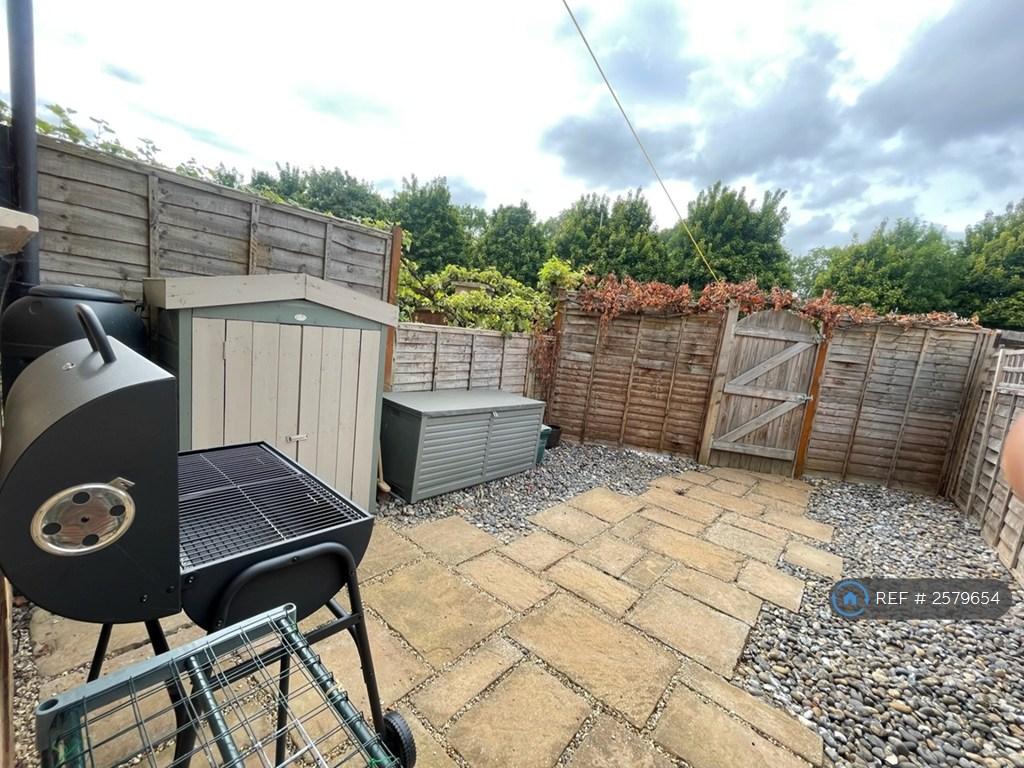 Garden With Bbq