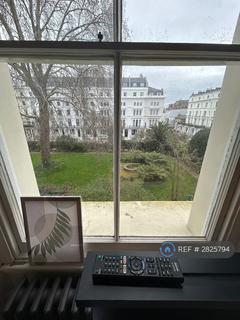 Studio to rent, Hazel Court, London, W2