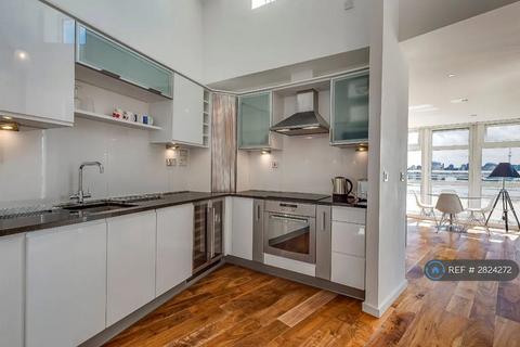 2 bedroom flat to rent, Barrier Point Road, London, E16