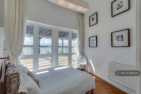 2 bedroom flat to rent, Barrier Point Road, London, E16