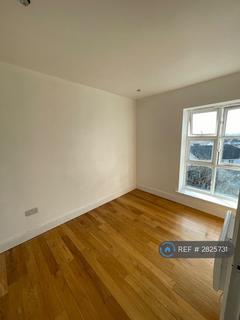 2 bedroom flat to rent, Highfield Road, Feltham, TW13
