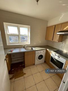 2 bedroom flat to rent, Highfield Road, Feltham, TW13