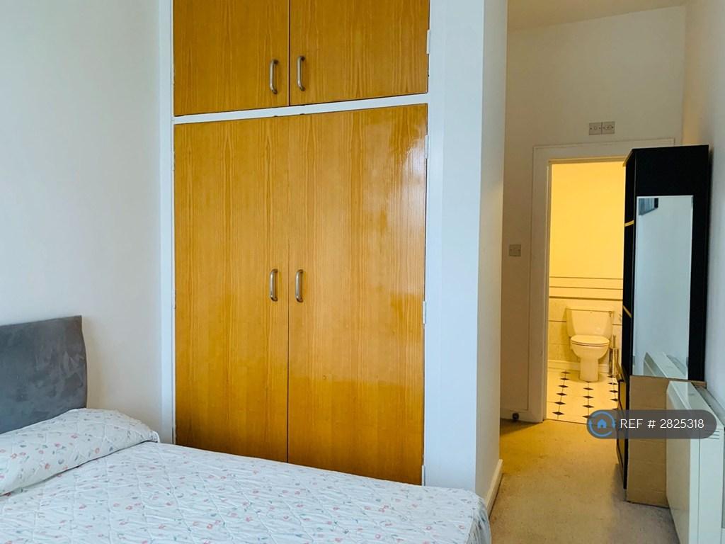 Large Double Room + Ensuite Bathroom