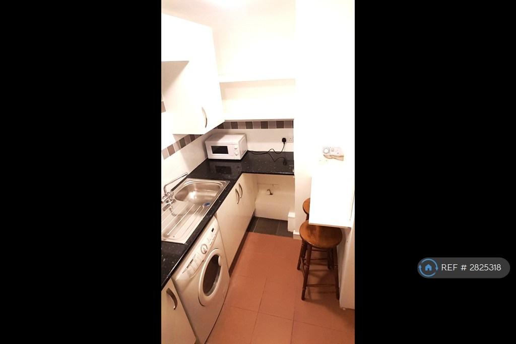 Modern Fully Equipped Kitchen