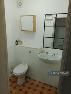 Studio to rent, Spencer Mews, London, W6