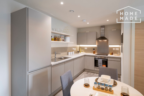 3 bedroom apartment to rent, The Trilogy, M15