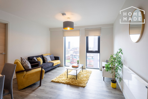 3 bedroom apartment to rent, The Trilogy, M15