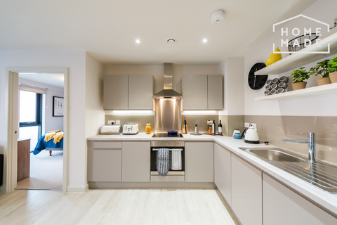 3 bedroom apartment to rent, The Trilogy, M15