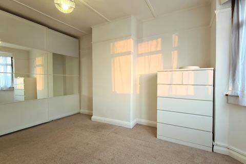 3 bedroom semi-detached house to rent, Waverley Avenue, Twickenham, TW2