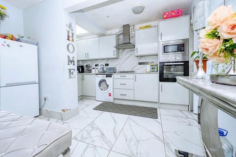 2 bedroom terraced house for sale, Gardenia Avenue, Luton, Bedfordshire, LU3
