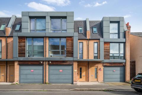 3 bedroom terraced house for sale, Brook Lane North, Brentford, TW8