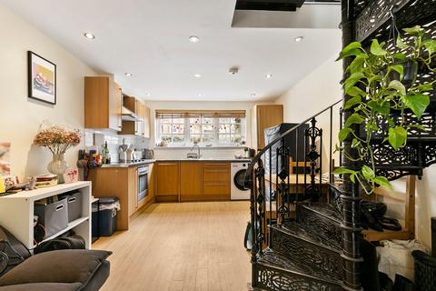 undefined, Salisbury Mews, London