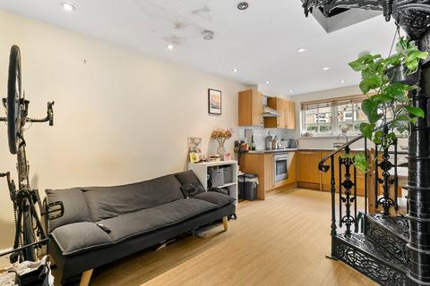 undefined, Salisbury Mews, London