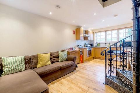 undefined, Salisbury Mews, London