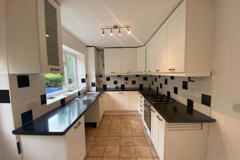 3 bedroom terraced house to rent, Victoria Park Grove, Bramley LS13