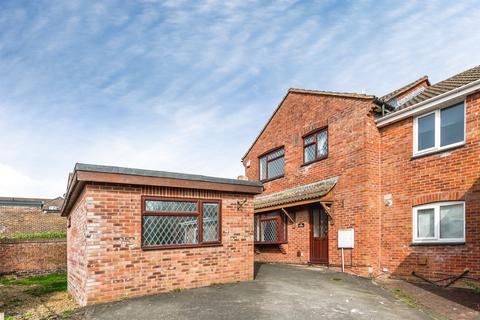 4 bedroom semi-detached house for sale, Castlefield Close, Eastleaze, Swindon