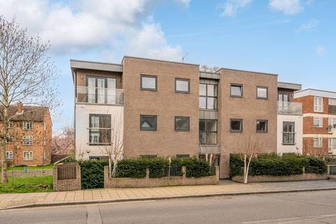 2 bedroom flat for sale, Valley Road, Streatham, London, SW16