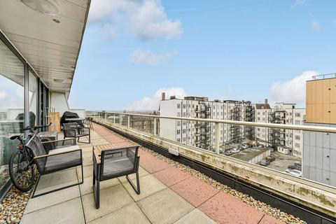 2 bedroom flat for sale, Streatham High Road, Streatham Hill, London, SW16