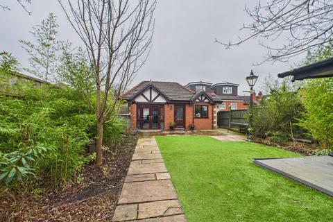 3 bedroom detached bungalow for sale - Kingsway, Alkrington, Middleton, M24