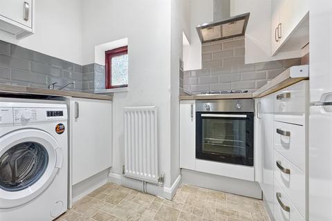 2 bedroom flat for sale, 2 bedroom First Floor Flat in Chichester
