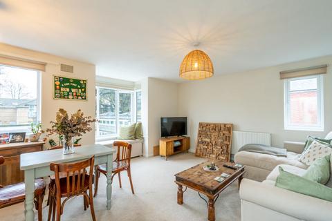 2 bedroom flat for sale, Eastgate Court, The Hornet, Chichester