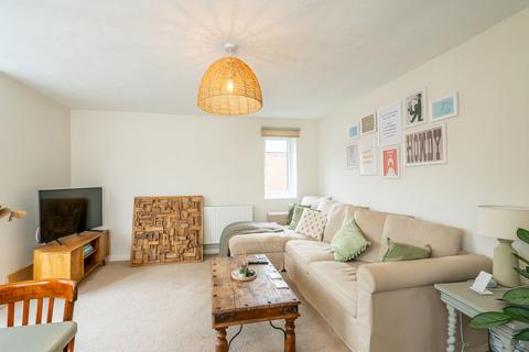 2 bedroom flat for sale, Eastgate Court, The Hornet, Chichester