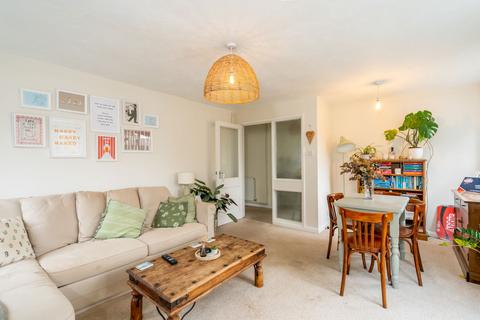 2 bedroom flat for sale, Eastgate Court, The Hornet, Chichester