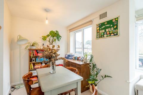 2 bedroom flat for sale, Eastgate Court, The Hornet, Chichester