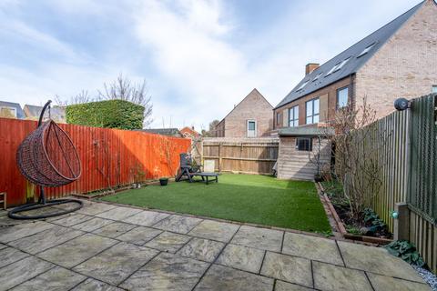 3 bedroom end of terrace house for sale, Bywater Way, Chichester