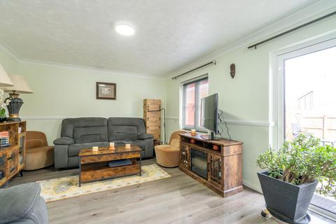 3 bedroom end of terrace house for sale, Bywater Way, Chichester