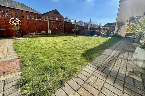 3 bedroom cottage for sale, Cores End Road, Bourne End SL8