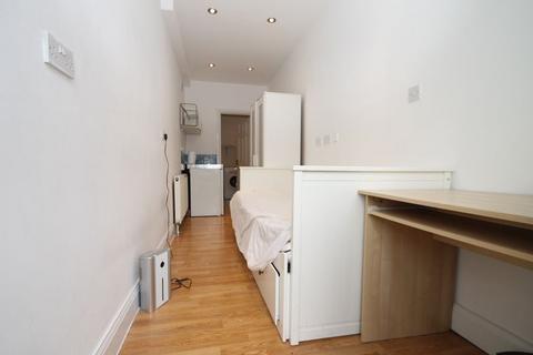 Studio to rent, St. Augustines Avenue, Wembley, Middlesex